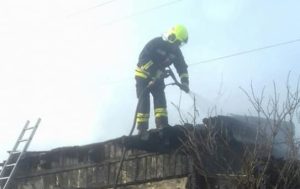 Jedna osoba zadobila povrede: Gorjela šupa u banjalučkom naselju