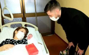 Zlatnik za prvorođenu bebu u Prijedoru u 2022. godine