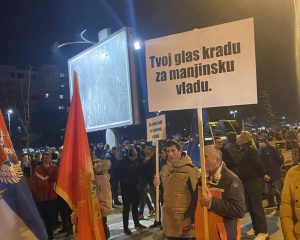 Novi protest u Crnoj Gori: Podrška aktuelnoj i protiv formiranja manjinske vlade