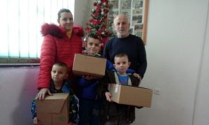 Uspješna akcija na radost najmlađih: Udruženje “Četiri plus” obezbijedilo 700 paketića