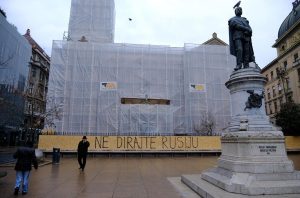 Na zagrebačkom trgu ostavljena poruka: Ispisan grafit “Ne dirajte Rusiju”