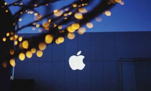 Nakon kritika akcionara: Apple smanjuje platu direktoru za 40 odsto