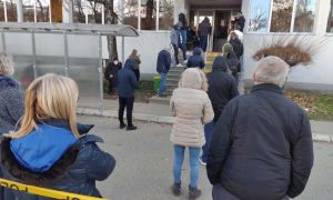Novi talas pandemije: Praznici napunili ARI i kovid ambulante u Srpskoj