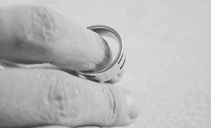 Žena izgubila vjenčani prsten, suprug očajan: To je kao tražiti iglu u plastu sijena FOTO