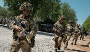 Velika Britanija razmatra prebacivanje trupa i tehnike u Estoniju
