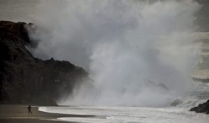 Dvije žrtve cunamija na obali Perua, zatvoreno 20 luka