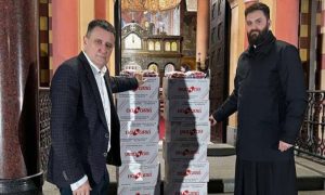 Za najradosniji praznik: Đajić darivao slatkiše za više od 20 crkava na području Banjaluke