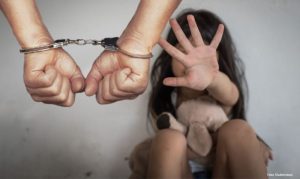 Uhapšen sedamdesetdvogodišnjak: Osumnjičen da je šest godina polno zlostavljao maloljetnu unuku