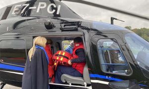 Povrijeđena u saobraćajnoj nesreći: Pacijentkinja iz Trebinja helikopterom prevezena na UKC RS