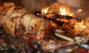 Loša vijest za ljubitelje pečenja: U Jablanici kilogram jagnjetine 50 KM
