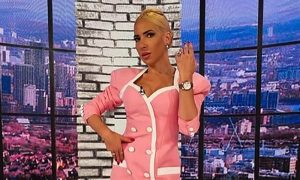 Ne prestaje da iznenađuje: Jovana Jeremić vodila emisiju u prekratkoj suknjici FOTO