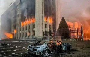 Nastavlja se haos u Kazahstanu: Demonstranti zarobili kamion vojnika, poginulo osam policajaca