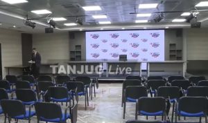 Nesvakidašnja konferencija za medije: Političar pričao u praznoj sali –  SNS demantuje VIDEO