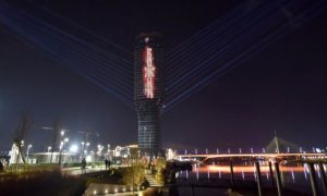 Najviša zgrada u regionu: Božićna čestitka sa Kule Beograd