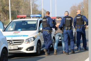 Mađarska policija uhapsila državljanina Srbije: Prevozio 11 ilegalnih migranata