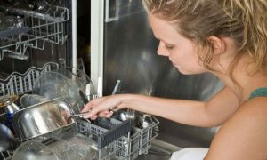 Redovno održavanje olakšava posao: Kako očistiti mašinu za sudove