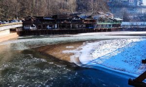 Zima pokazuje “zube”: Ledeno jutro osvanulo širom BiH – zaledila ova rijeka FOTO