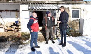 Ilić posjetio porodicu Milice Tubonjić: Obećao da će finansirati izgradnju temelja nove kuće
