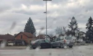 Sudar dva automobila: Saobraćajna nesreća u banjalučkom naselju Lazarevo