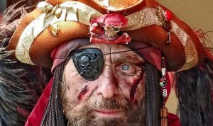 Da li je ovo pravi razlog zašto su pirati nosili povez preko oka?