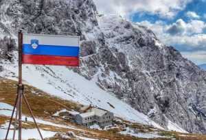 Nesreća u Sloveniji: Dvoje ljudi teško povrijeđeno u lavini