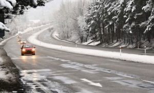 Vozači, oprezno sa papučicom gasa: Snijeg pada u većem dijelu Republike Srpske