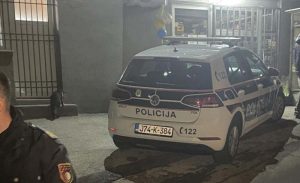 Kamera snimila lopova koji obija kuću u BiH: Lopov razbio sef i ukrao novac VIDEO, FOTO
