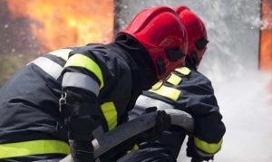 Požar na drugom spratu stambene zgrade: Muškraca smrtno stradao