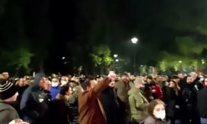 Nekoliko stotina ljudi uz Krivokapića: Završen skup ispred Vlade, sutra novo okupljanje