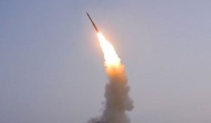Pjongjang lansirao balističku raketu srednjeg dometa