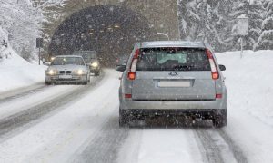 Vozite oprezno: Snijeg u višim predjelima, klizavi kolovozi u nižim