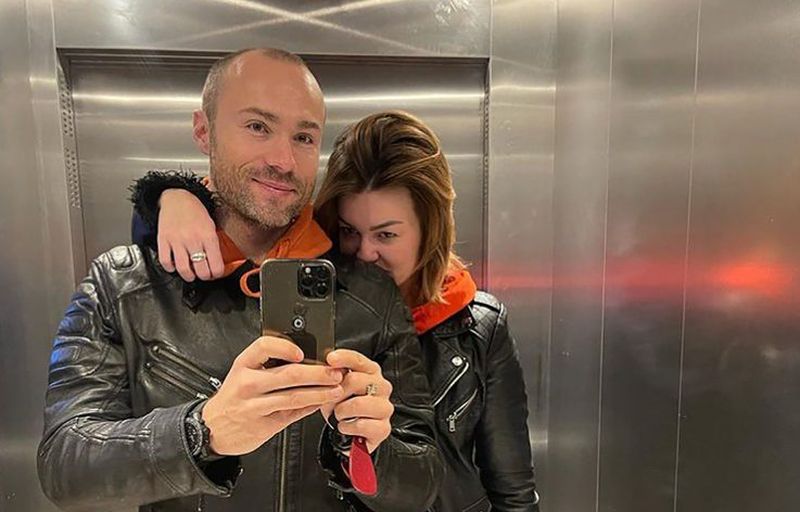 Poznati muzičar poludio za voditeljkom: „Pravim svadbu, hoću da se ženim“