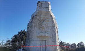 Grad Banjaluka opet apeluje na nadležne: Spomenik na Banj brdu opasnost za posjetioce