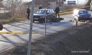 Teška nesreća: Motociklista hitno prevezen u bolnicu nakon sudara sa dva automobila