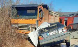 Autom udarili u kamion: Dva mladića poginula u nesreći kod Nikšića