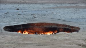 Turkmenistan gasi vatru u krateru „Vrata pakla“ FOTO