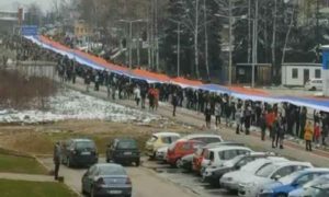 Istočno Novo Sarajevo slavi Dan Republike: Razvučena najduža zastava Srpske u Evropi VIDEO