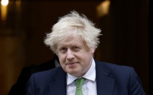 Odlazeći premijer se ne brine: Dok je Britanija u krizi, Džonson ponovo na odmoru