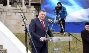 Dodik poručio u Orašcu: Srpska zagledana u Srbiju kao svoju zemlju, svoju maticu