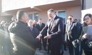 Dodik i Bjelica uručili ključeve za 64 stana i poručili: Republika Srpska je uvijek uz svoj narod