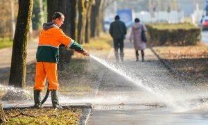 U skladu sa lijepim vremenom: Nastavljeno čišćenje i pranje ulica u Banjaluci