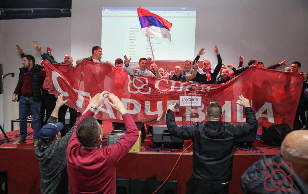 Dodik zapjevao na slavlju u banjalučkom SNSD-u: Potvrđena pobjeda u 42 mjesne zajednice FOTO