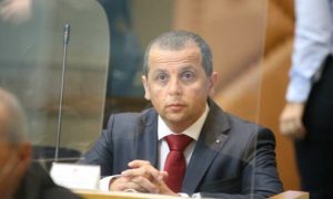 Dobacivao Dodiku! Vukanović udaljen sa posebne sjednice parlamenta Srpske VIDEO