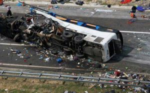 Stravični prizori na auto-putu: Sudar autobusa i kamiona – najmanje osmoro poginulo