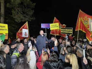 Bečić u Nikšiću: Protesti sve masovniji, manjinska vlada nikad klimavija