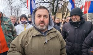 Učestvovao u okupljanju boraca ispred NS RS: Branislav Vučić se javno izvinio Vladi Đajiću