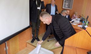 Opoziv načelnika u Bratuncu: Do 15 časova glasalo 5.177 građana
