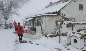 Crveni Krst Banjaluka uručio madrace socijalno ugroženim porodicama i pojedincima