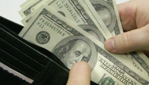 Dolar nastavio da klizi naniže: Trgovci uzdržani uoči sjednice FED-a