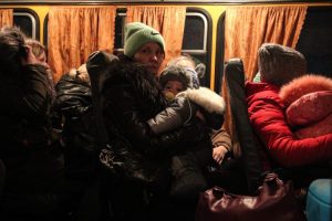Potresni prizori evakuacije iz Donjecka: Porodice bježe, sirene zavijaju VIDEO
